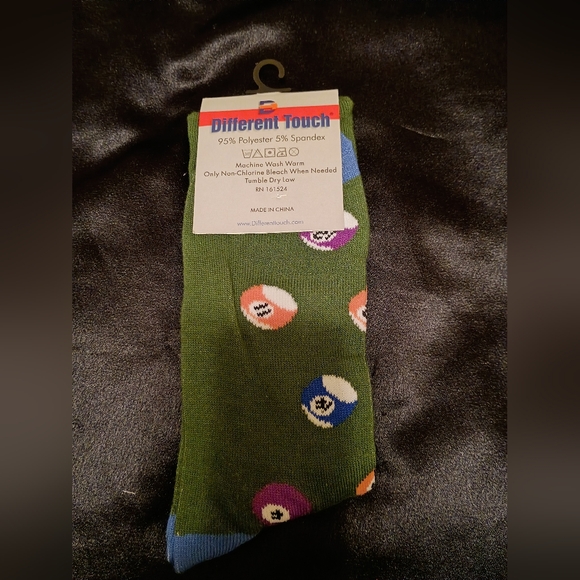 Men's Different Touch Green Pool Ball Novelty Socks Gift Size 10-13 Brand New - Picture 2 of 2